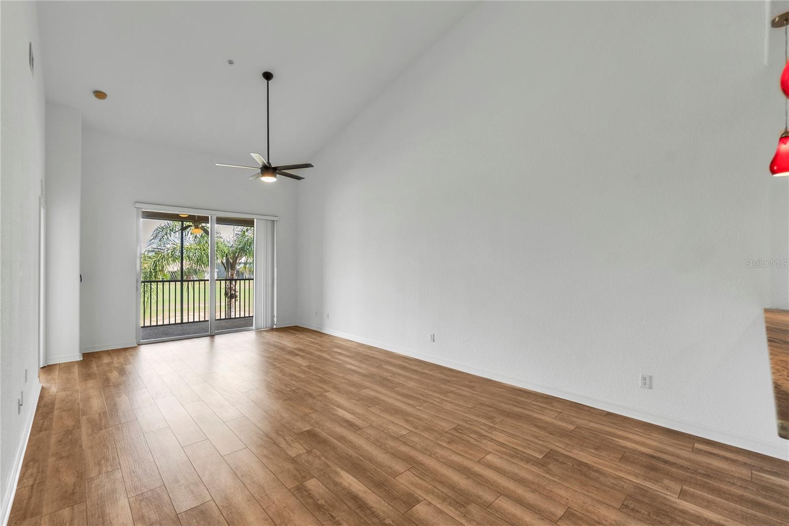819 Fairwaycove Lane, FL