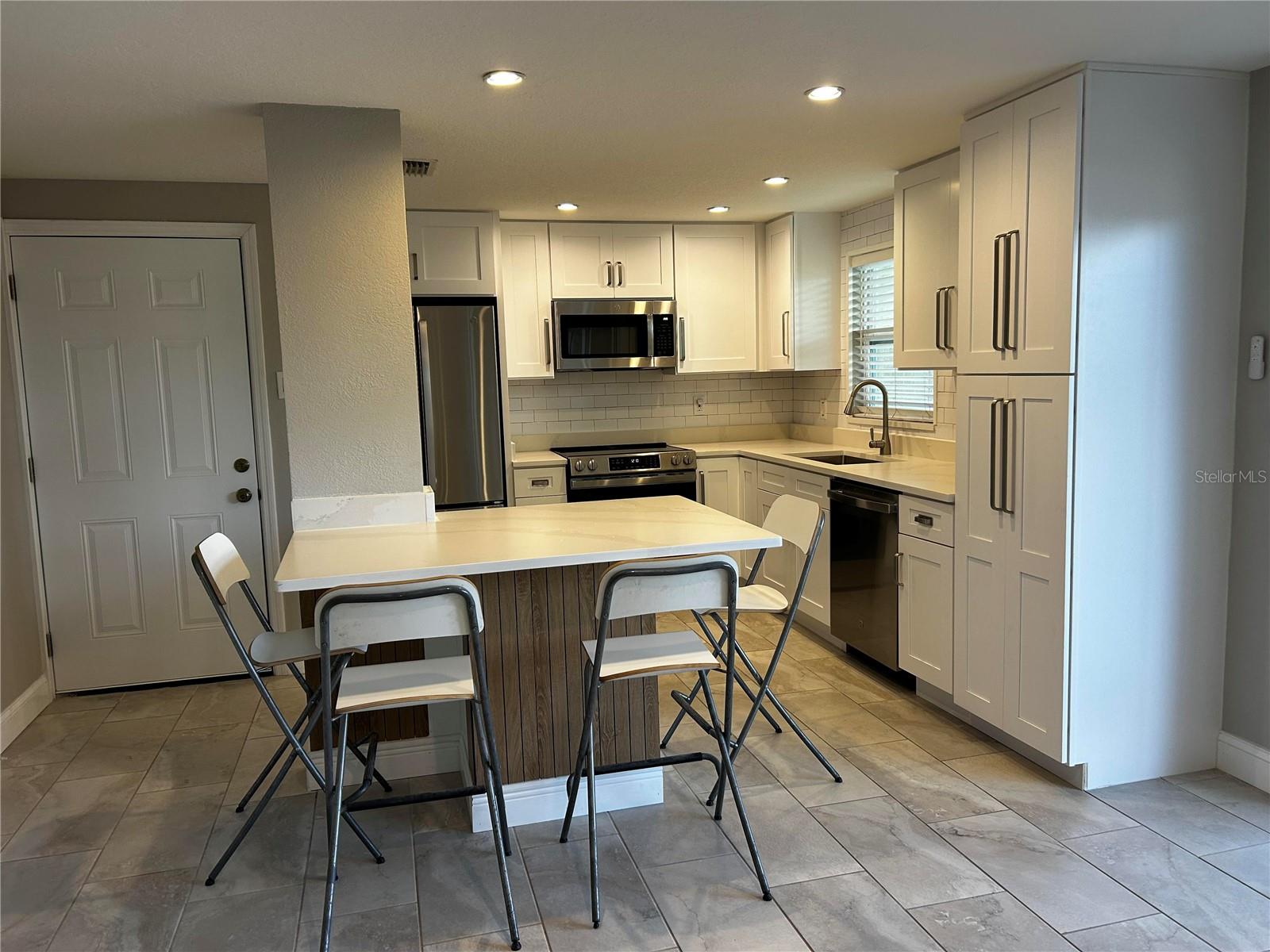 8802 Bay Pointe Drive, FL