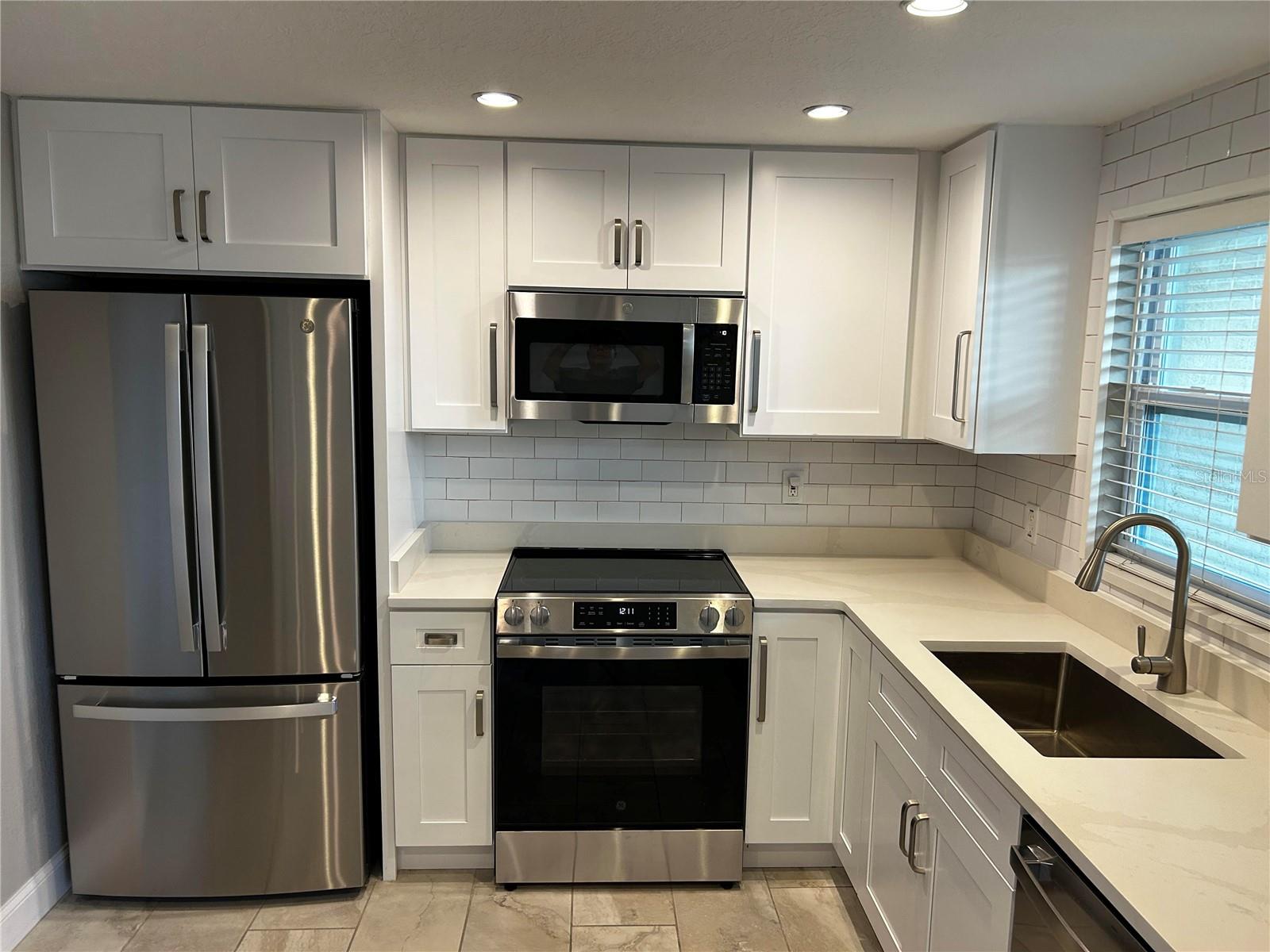 8802 Bay Pointe Drive, FL