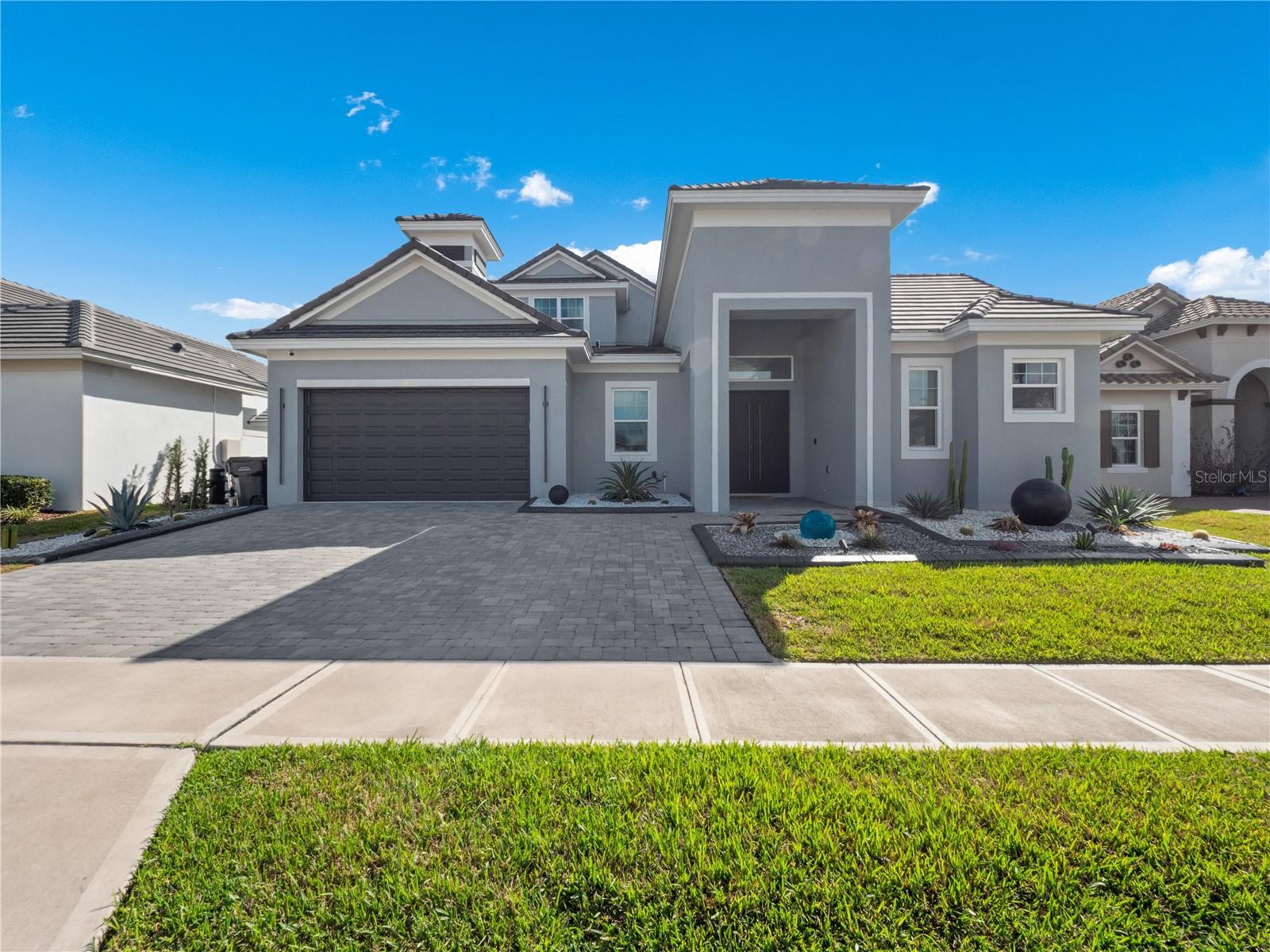 239 Hampton Loop, FL