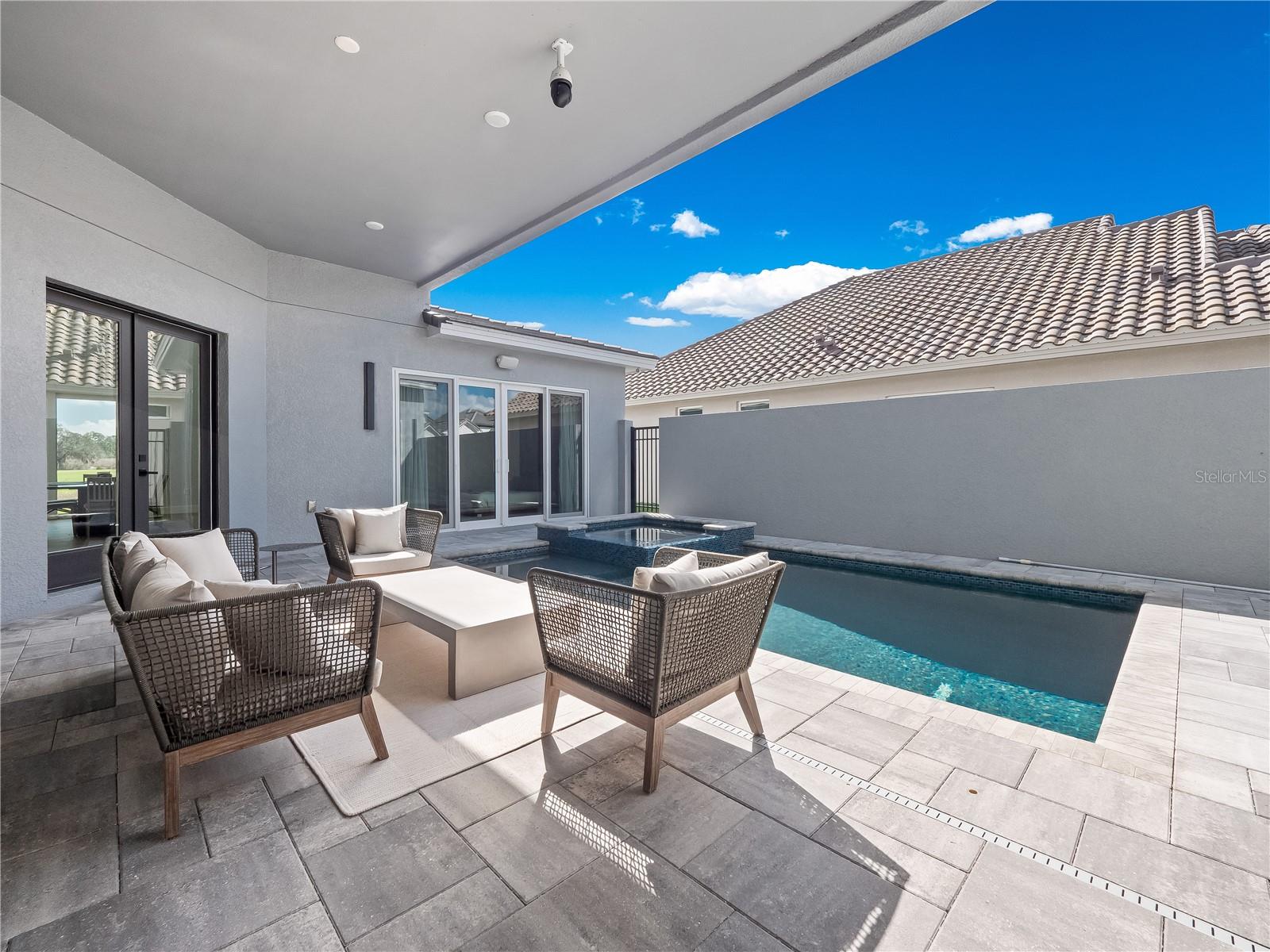 239 Hampton Loop, FL