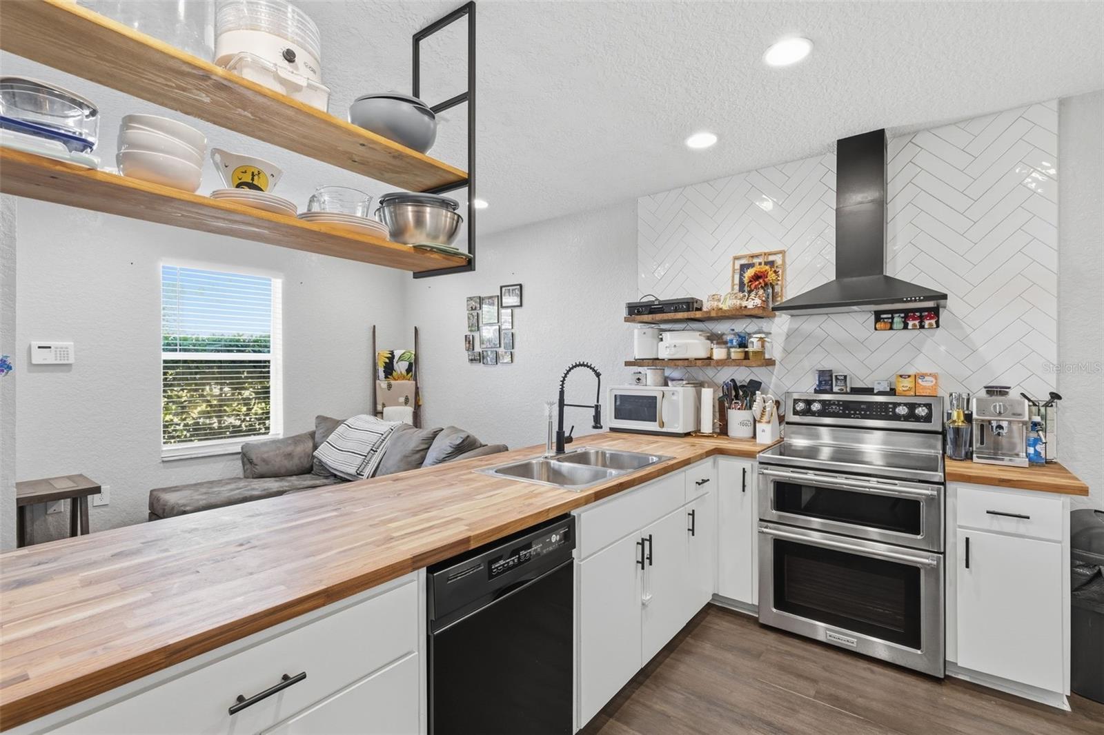 5940 & 5934 Meadowlane Street, FL