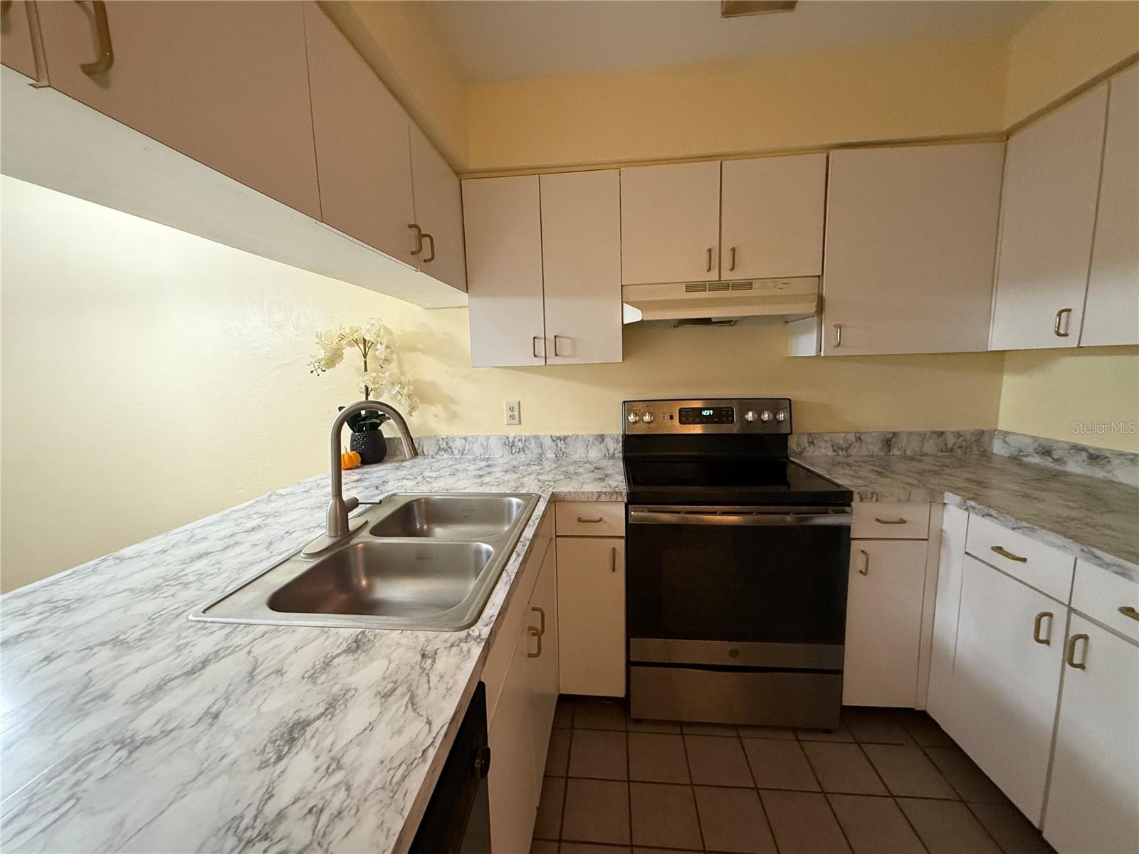 2735 35th Place, FL