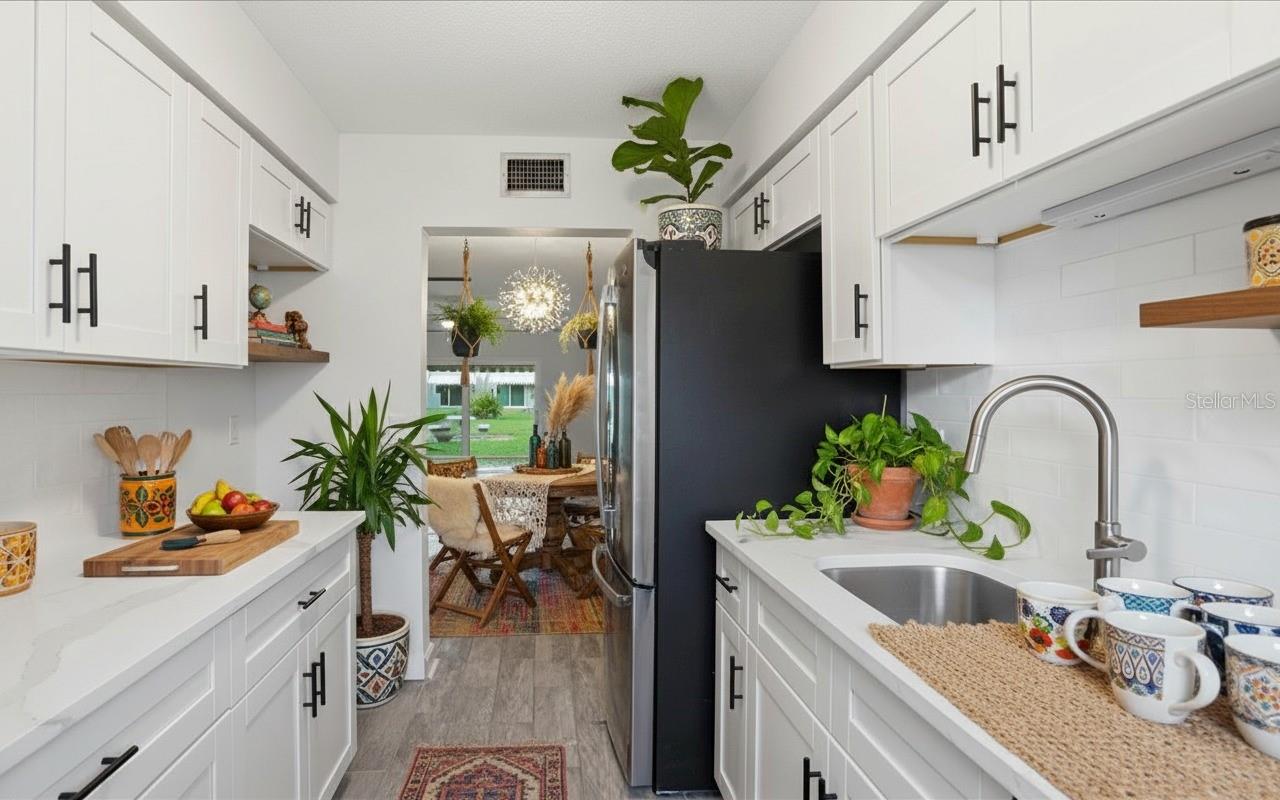 6927 Place De La Paix, FL