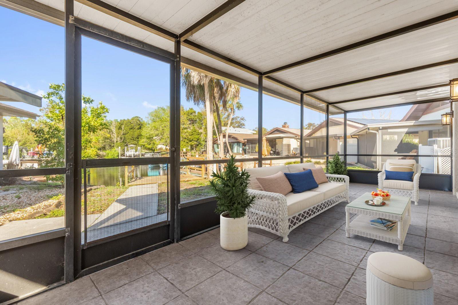 5222 View Point, FL