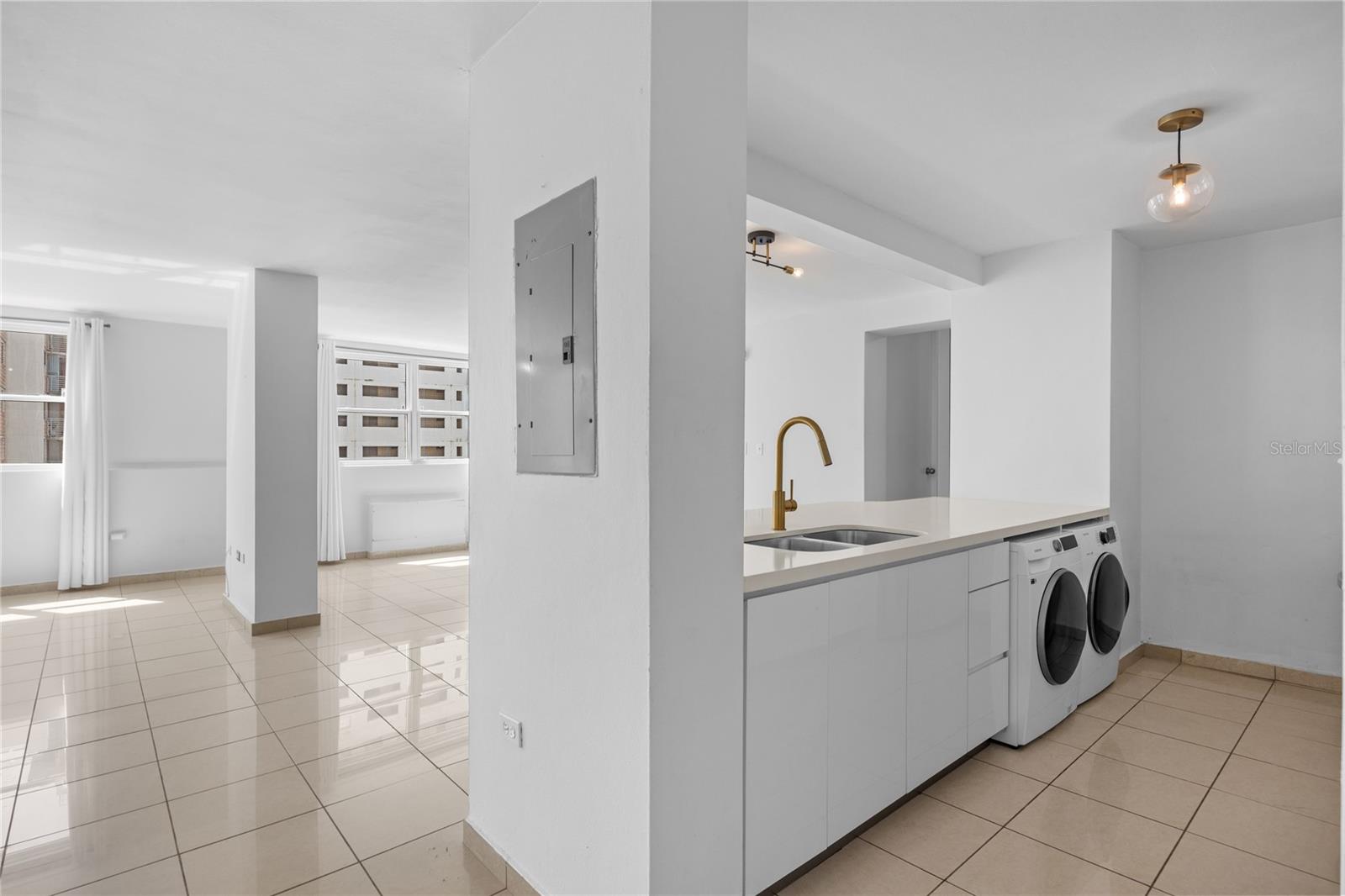 576 Ave. Arterial B, Coliseum Tower, PR