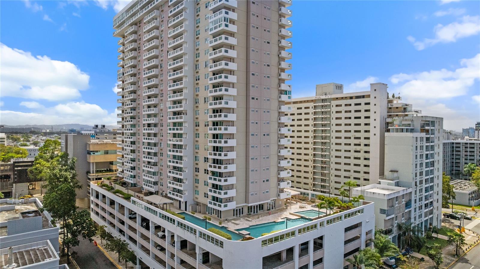 576 Ave. Arterial B, Coliseum Tower, PR