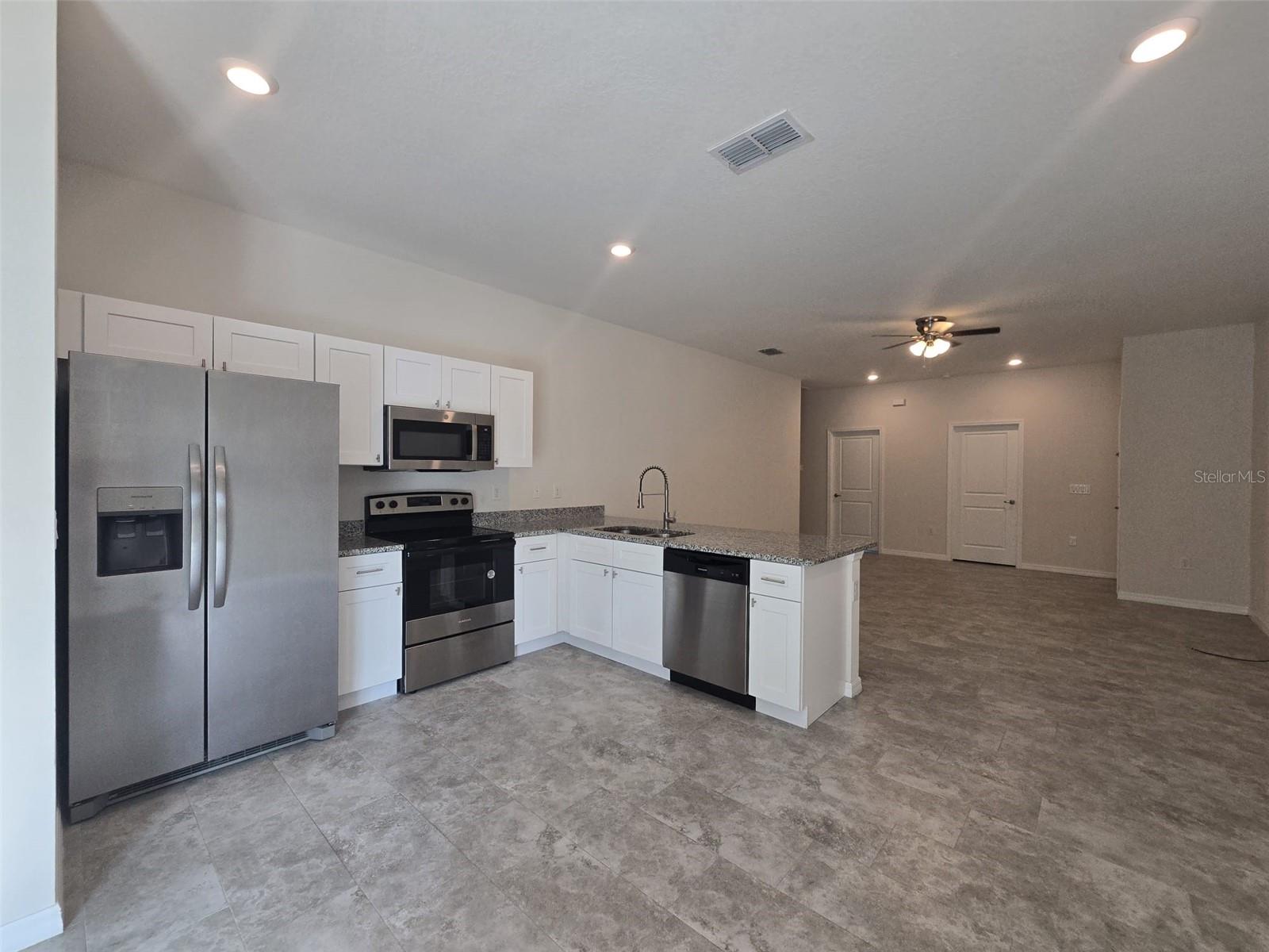 546 Imperial Pl, FL