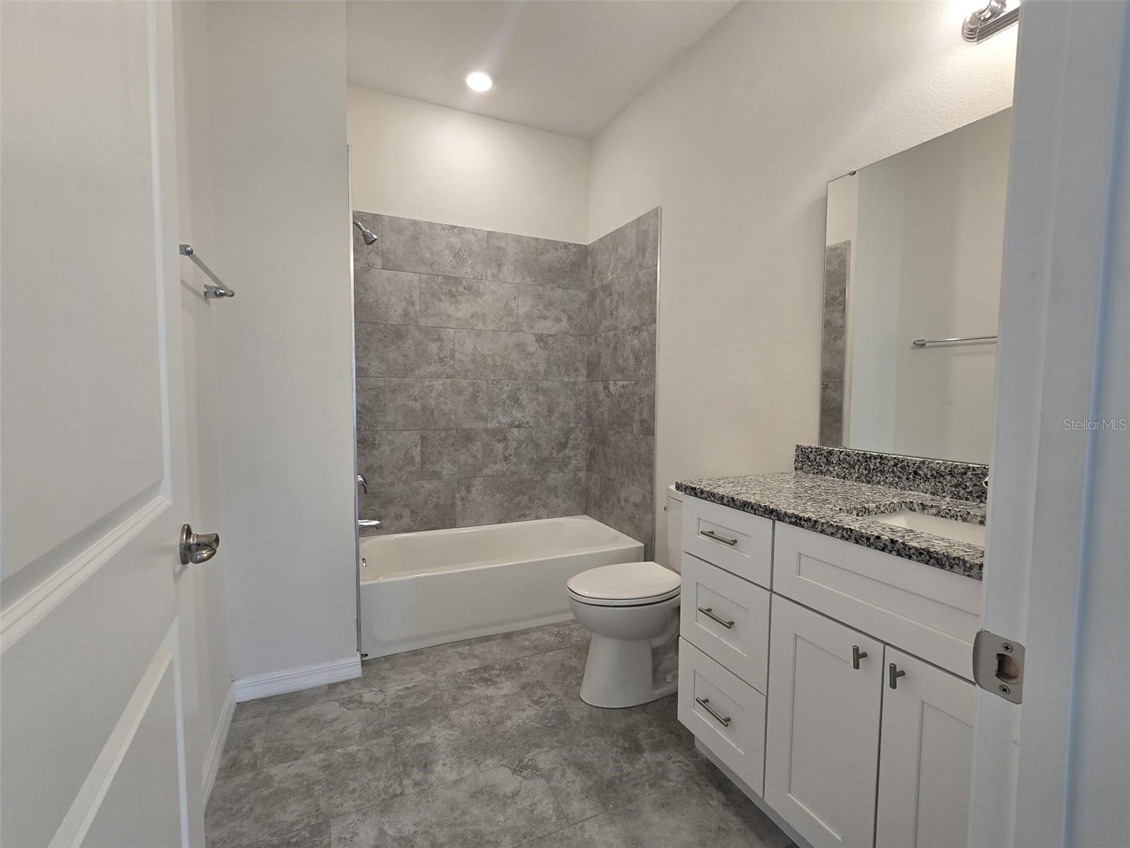 546 Imperial Pl, FL