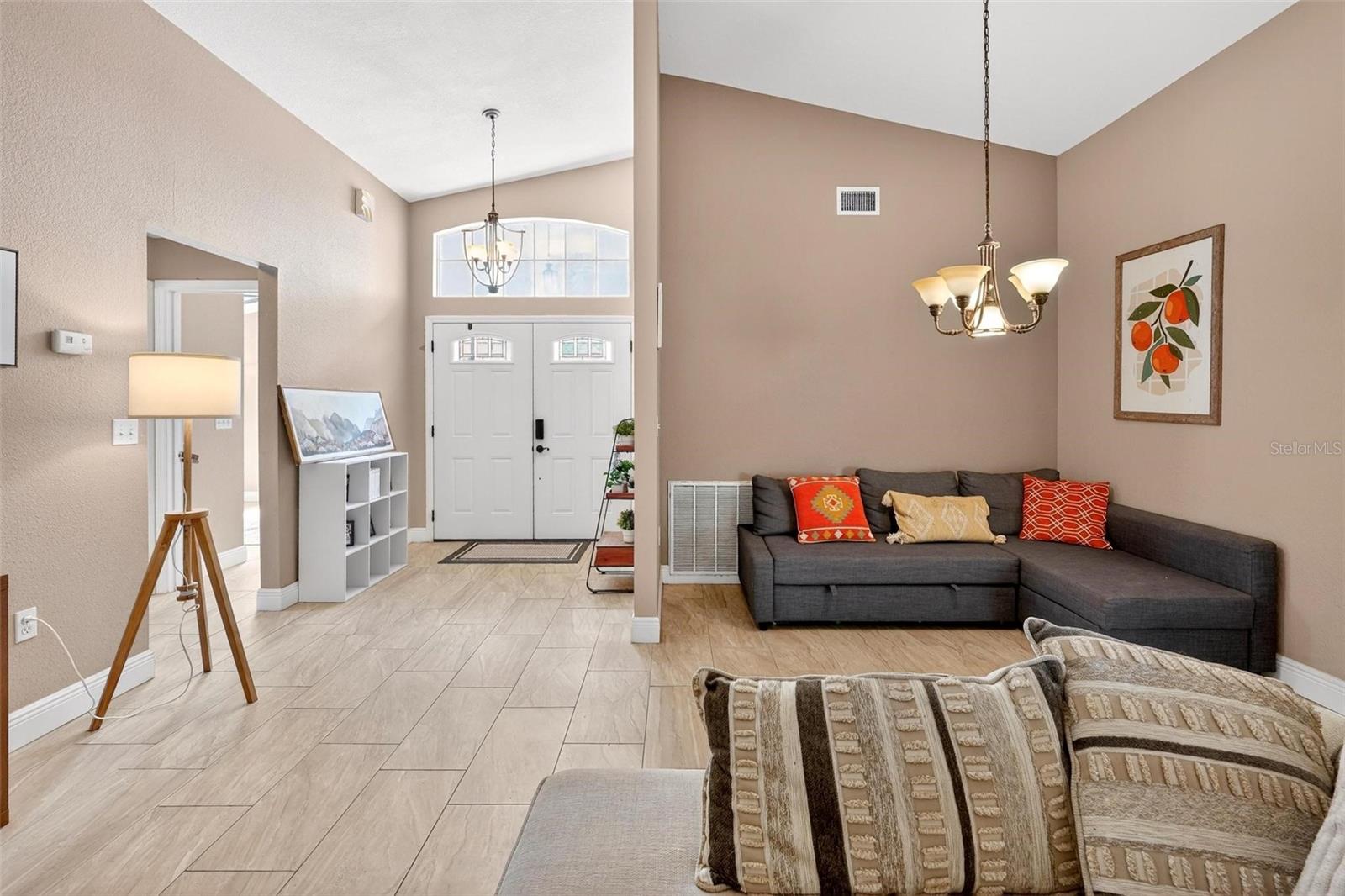 203 Ashley Loop, FL