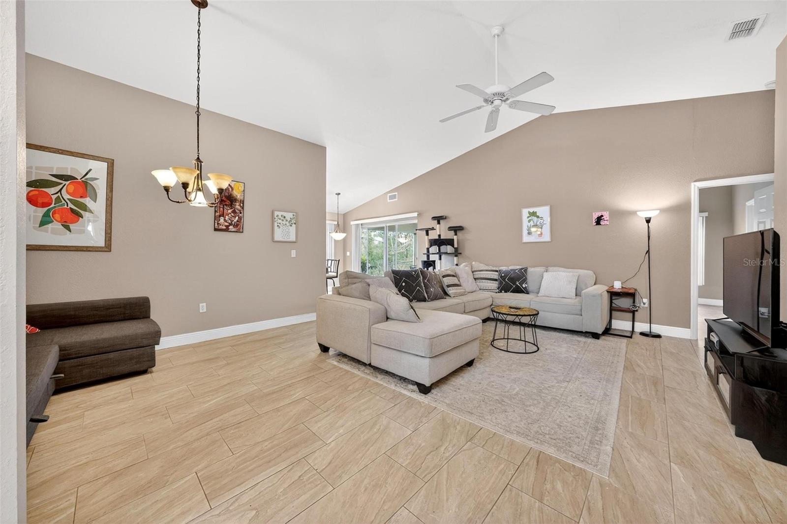 203 Ashley Loop, FL