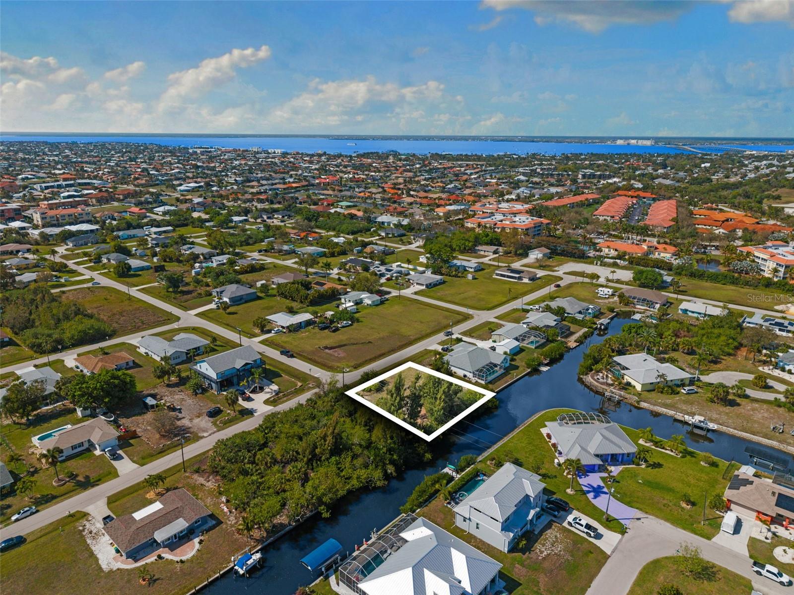 2524 Larkspur Drive, FL