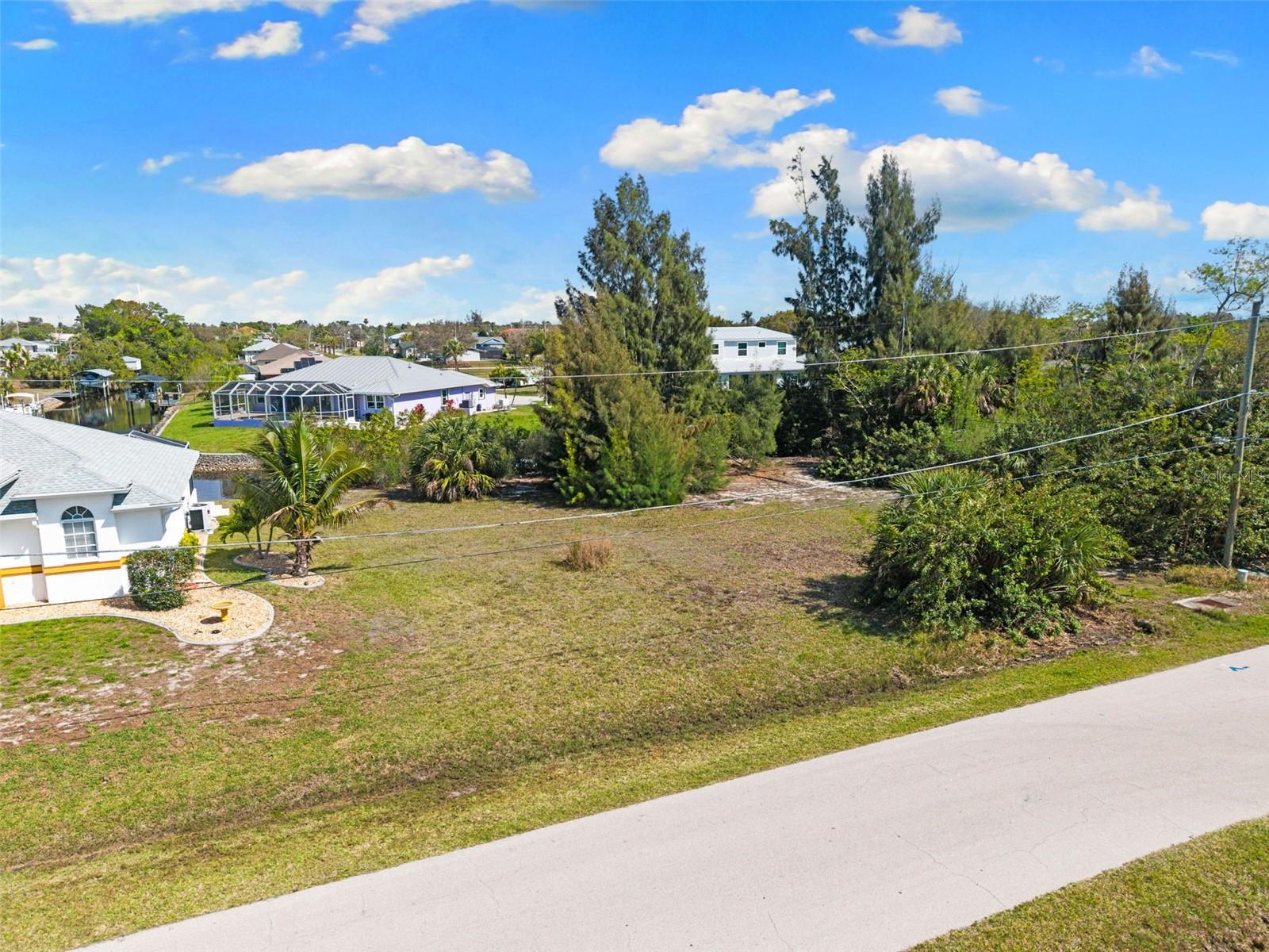 2524 Larkspur Drive, FL