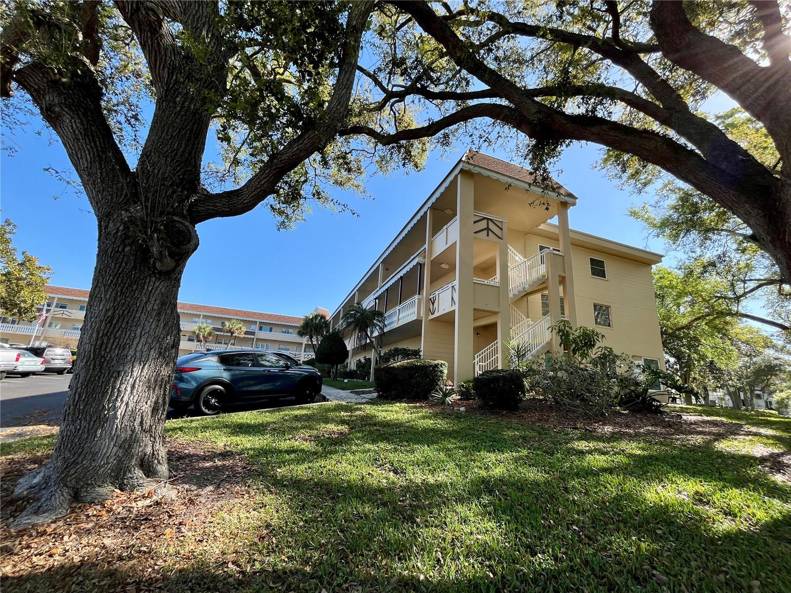 2041 Australia Way, FL