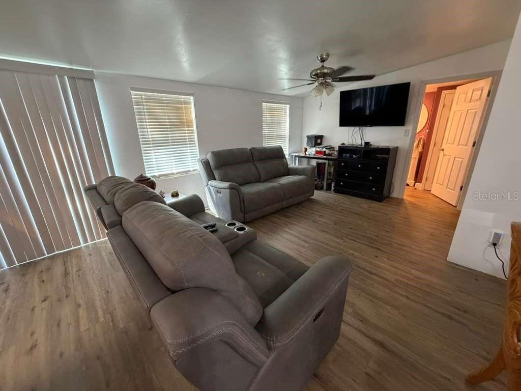 2412 Island Oaks, FL