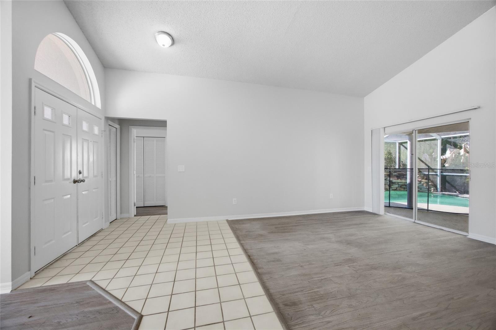 812 Crestridge Drive, FL