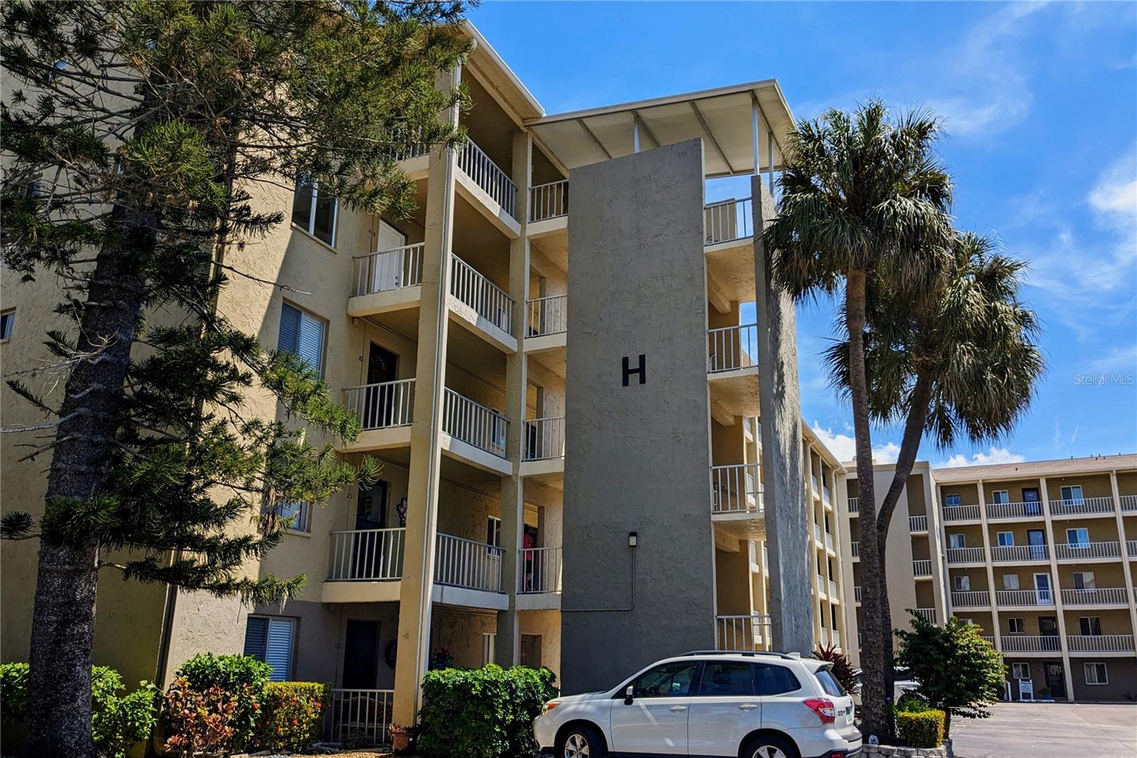 3807 Lake Bayshore Drive, FL