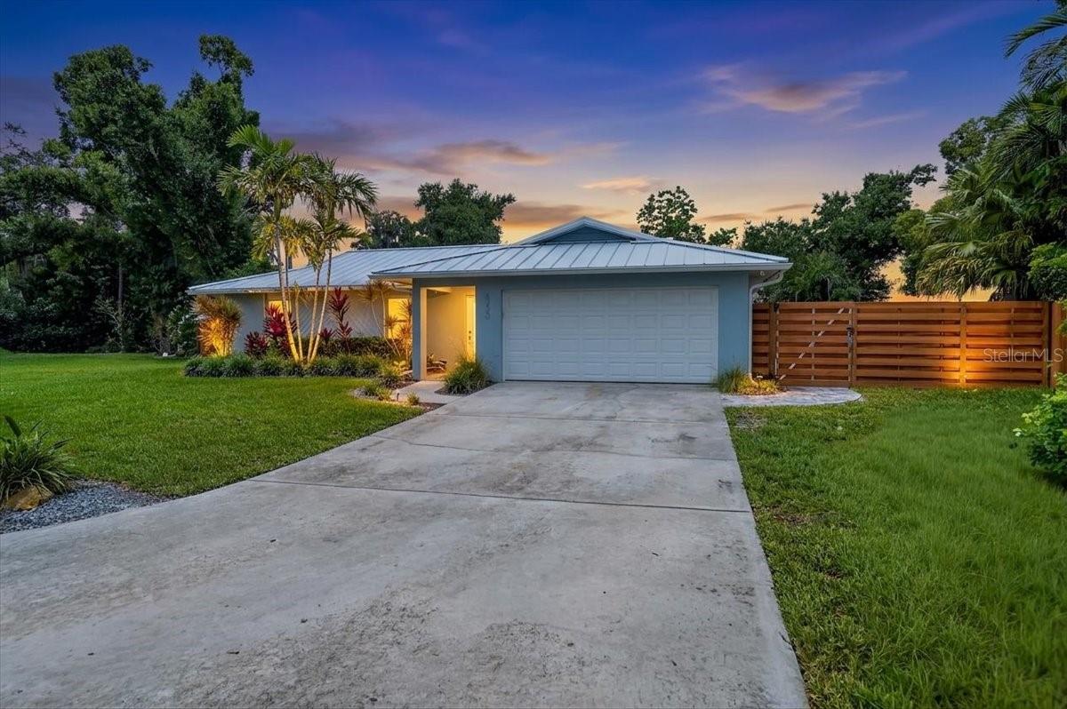 4230 Shady Oaks Court, FL
