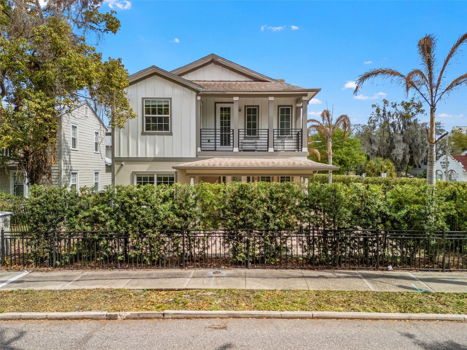 555 Peachtree Road, FL
