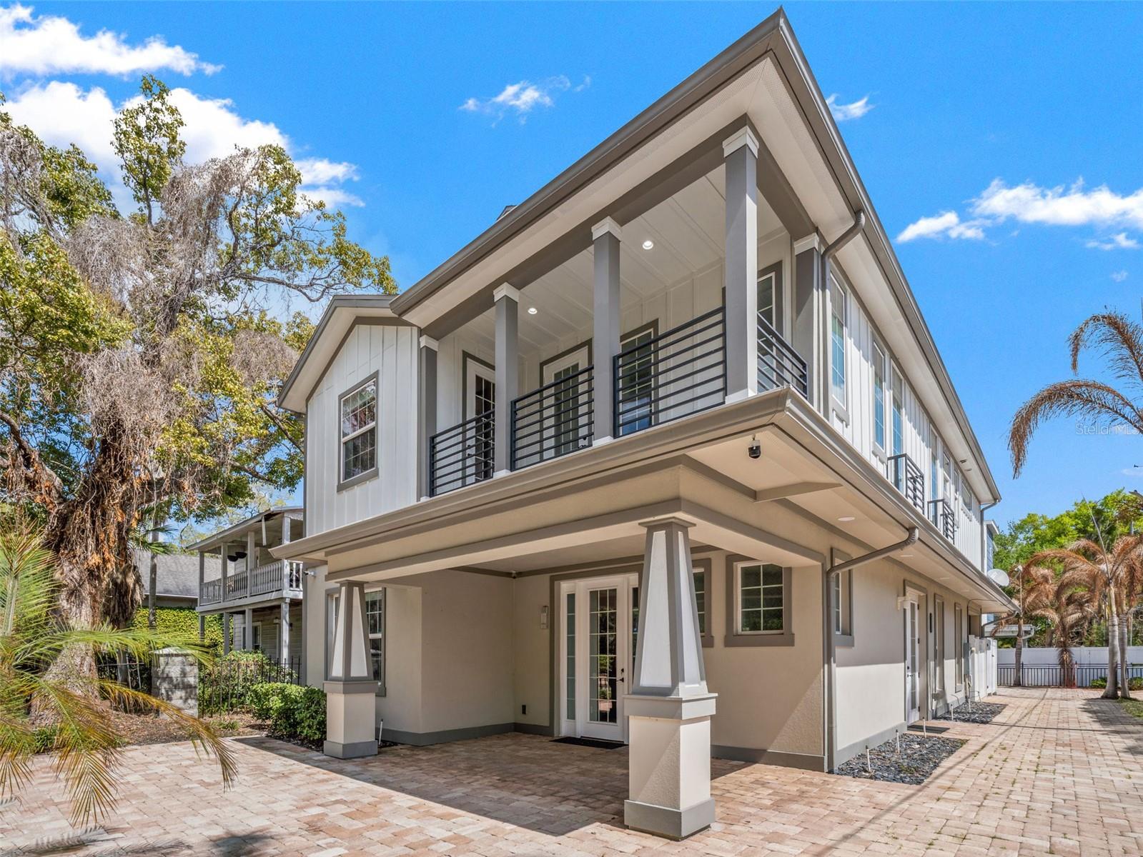 555 Peachtree Road, FL