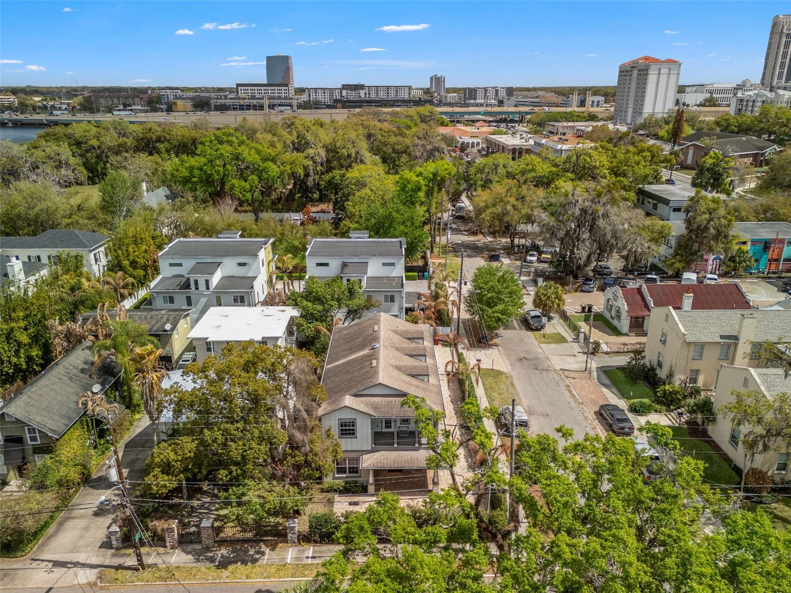 555 Peachtree Road, FL