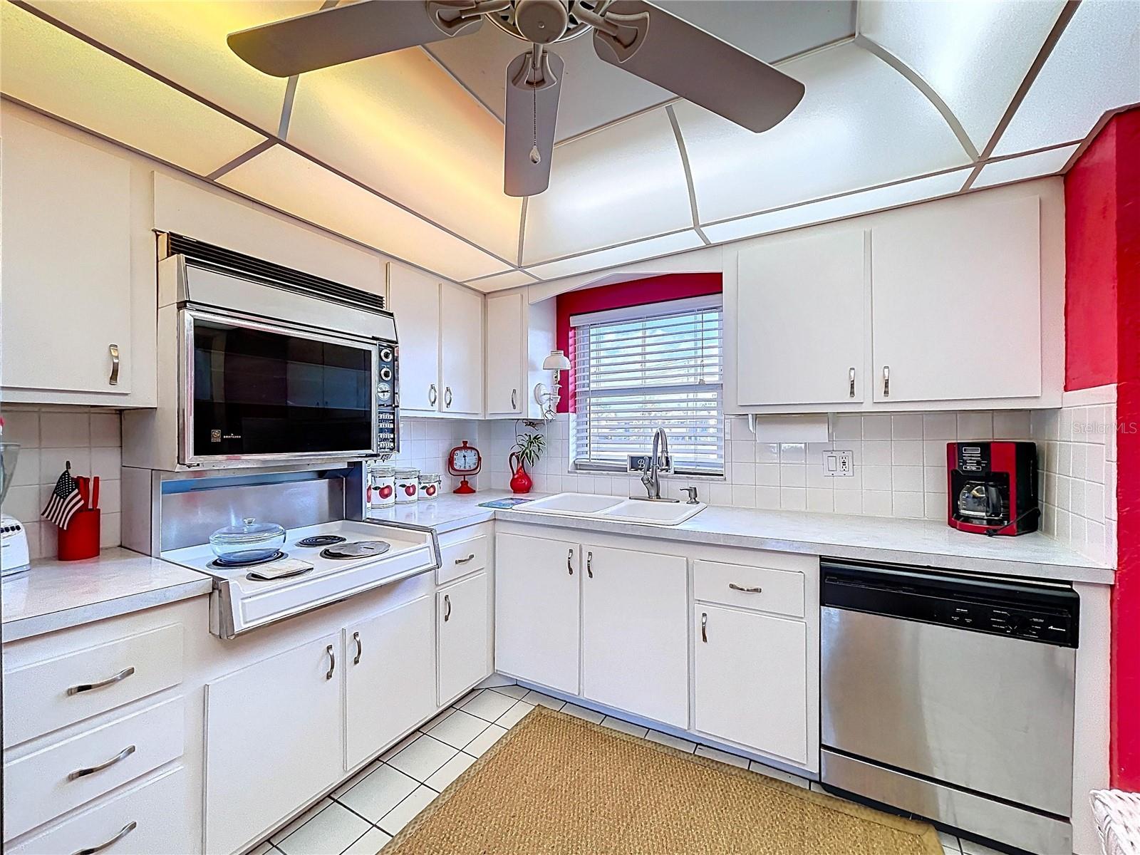 4650 Cove Circle, FL