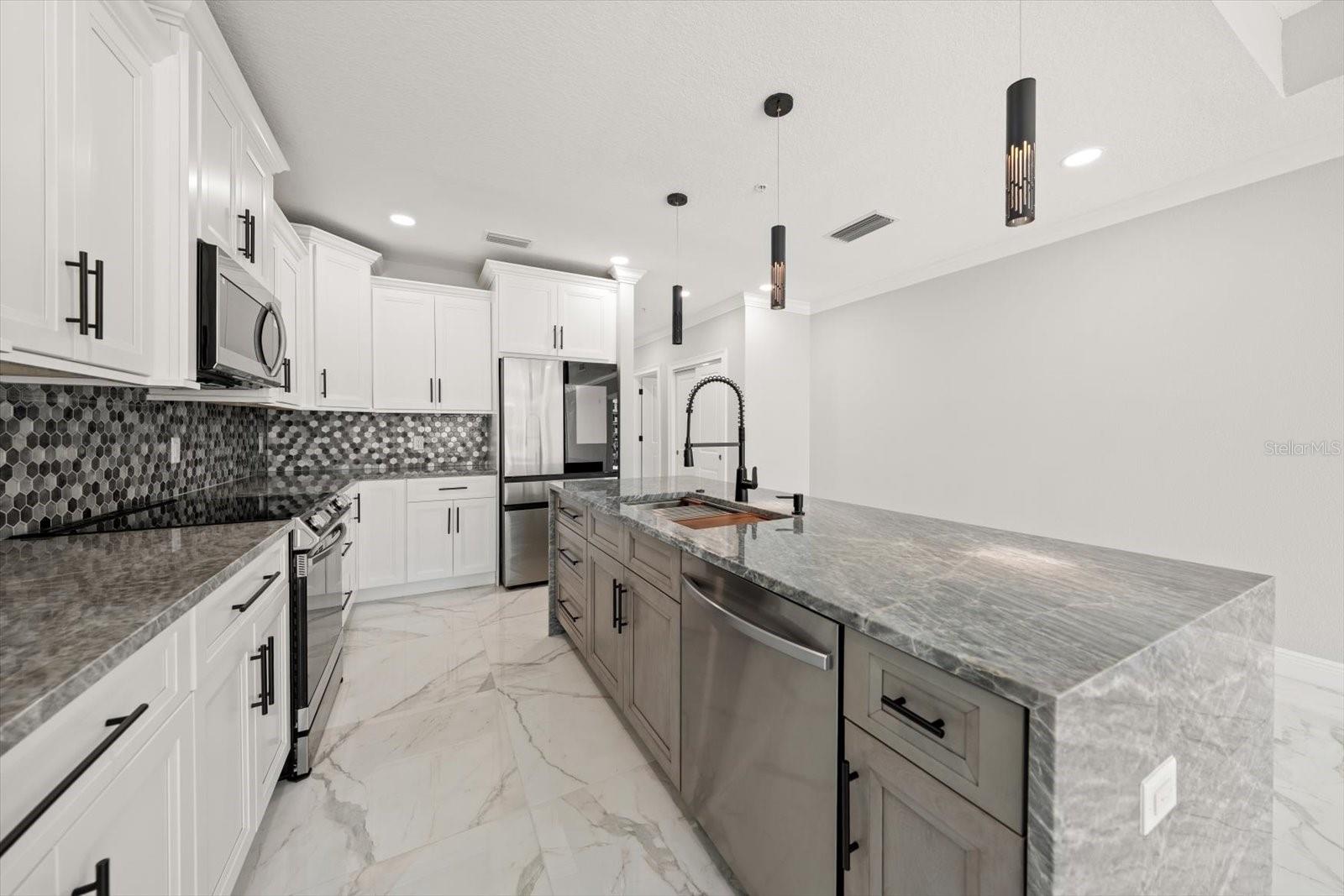 211 Dolphin Point, FL