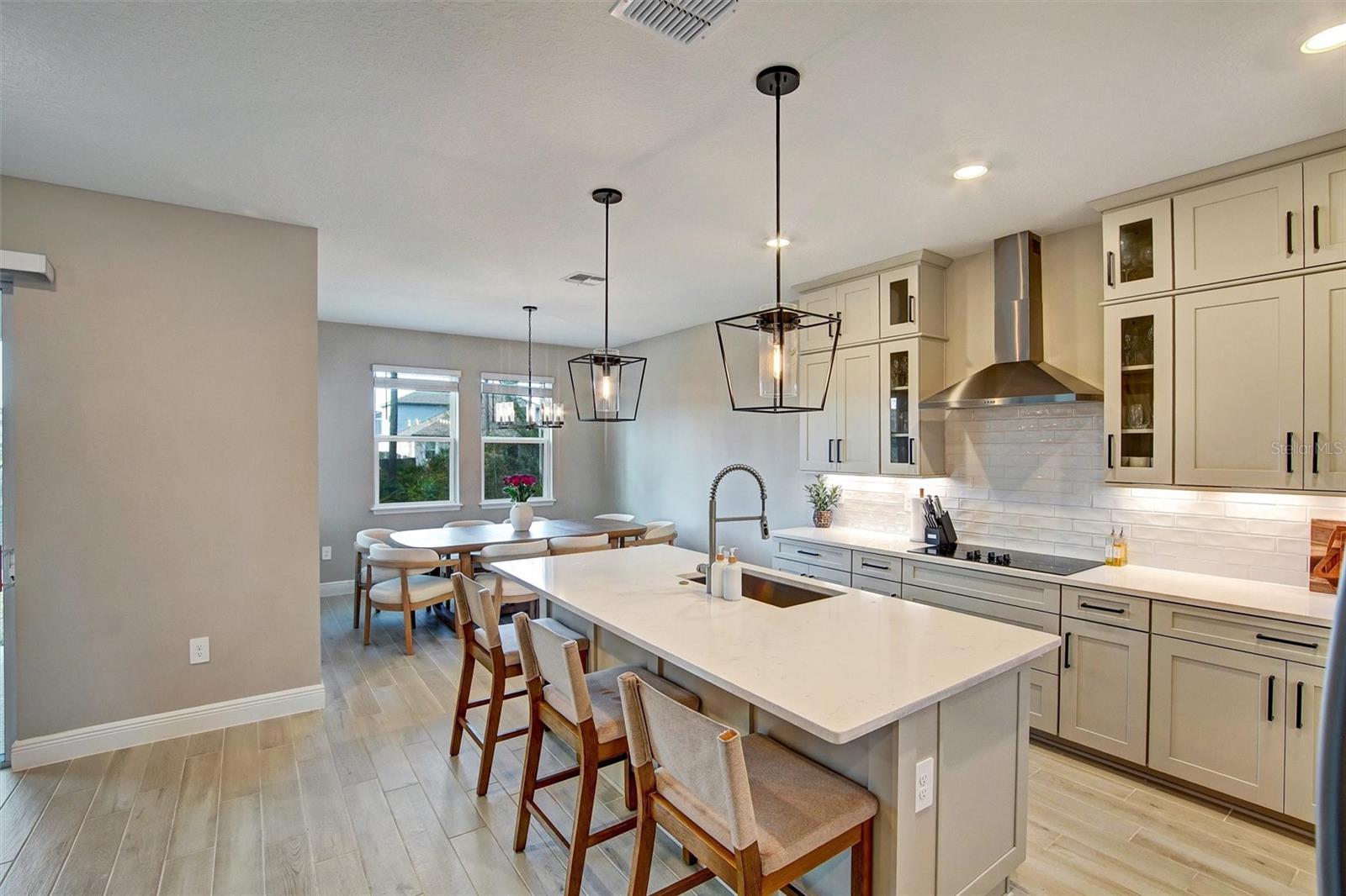2121 Divot Drive, FL
