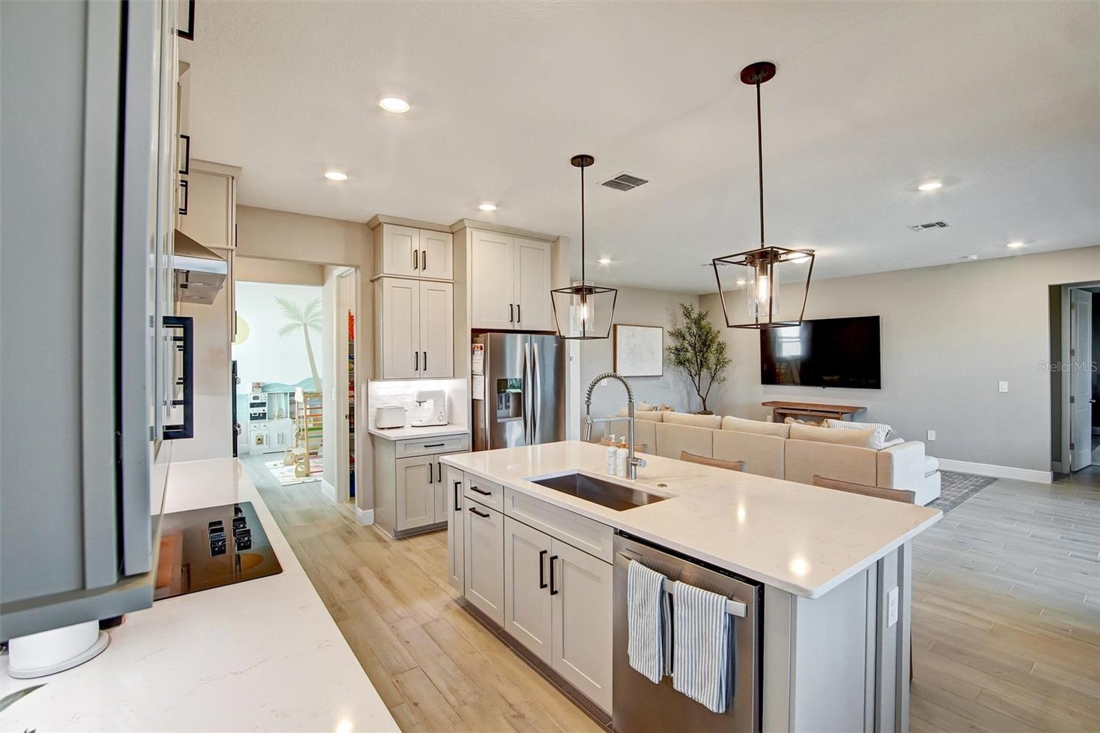 2121 Divot Drive, FL