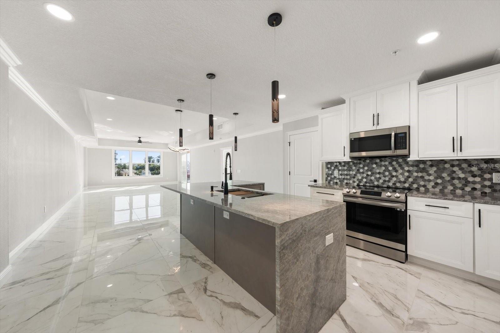 211 Dolphin Point, FL