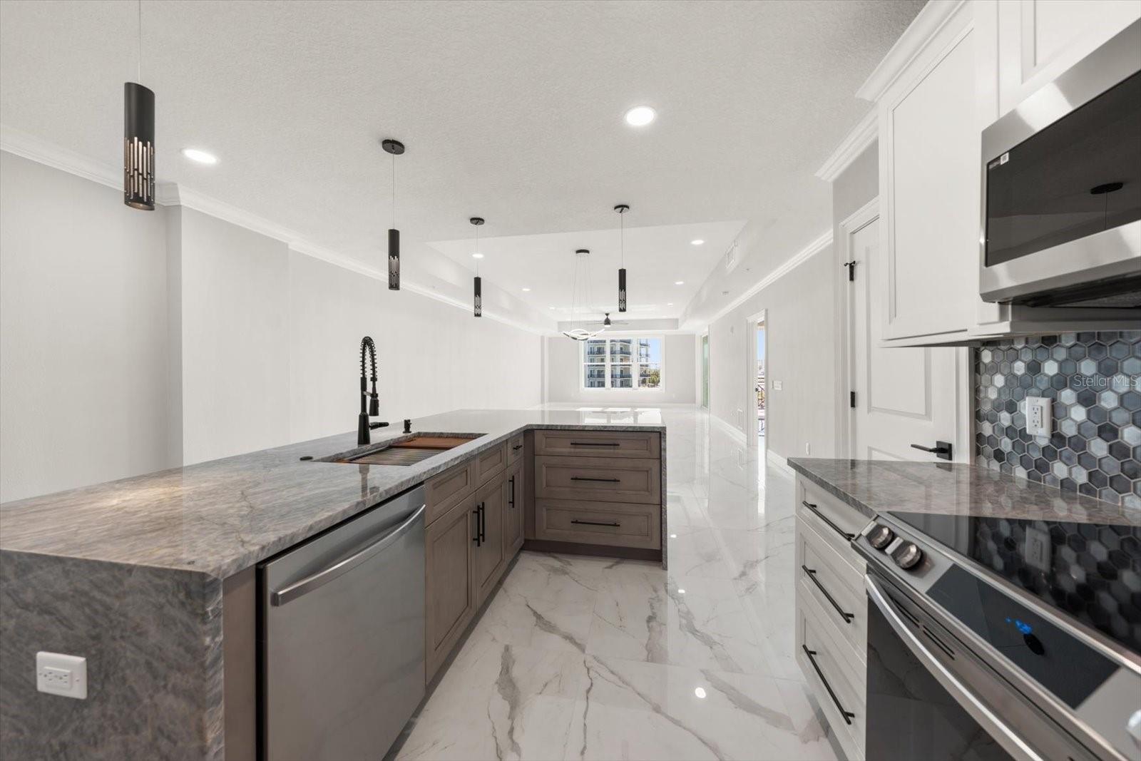 211 Dolphin Point, FL