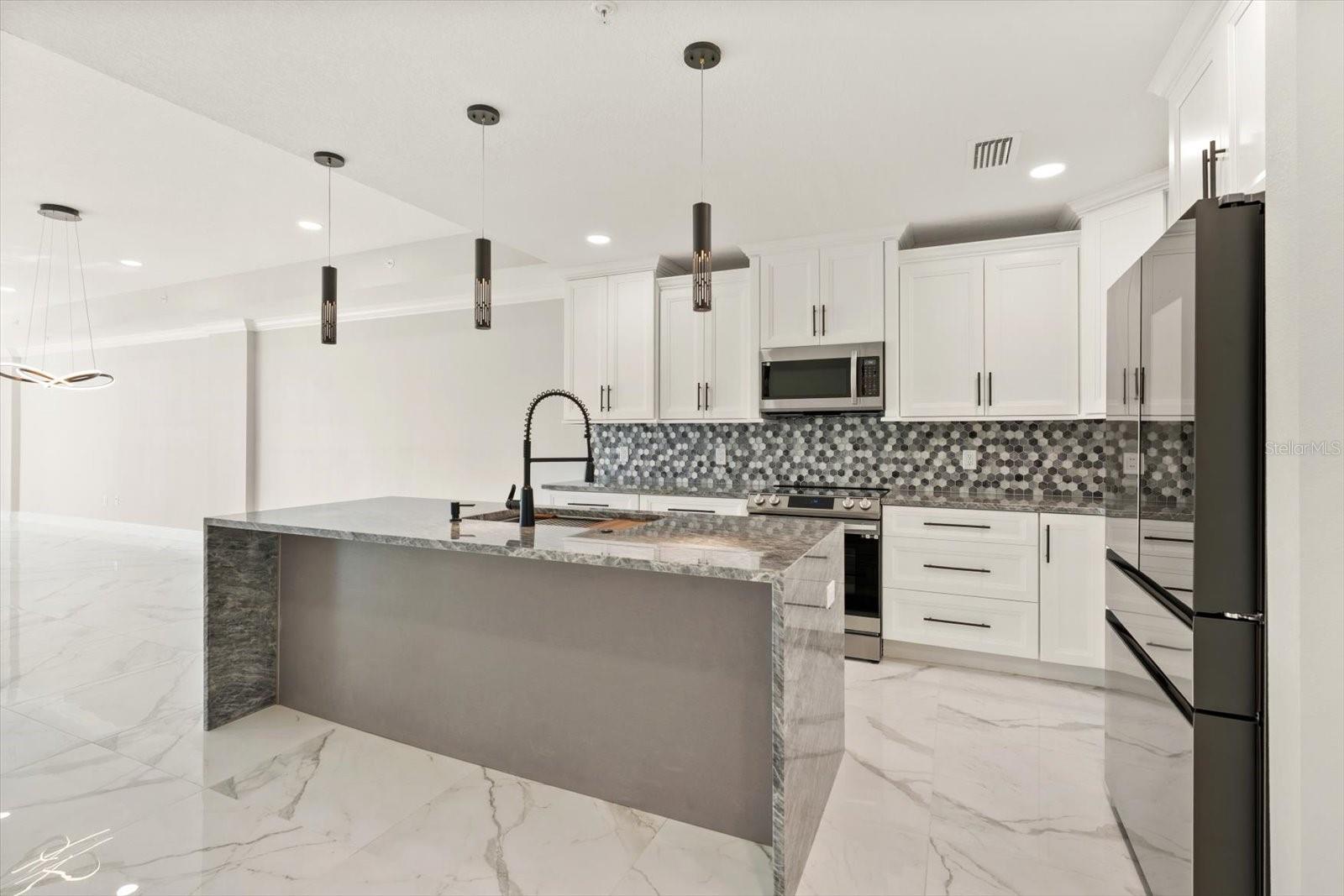 211 Dolphin Point, FL
