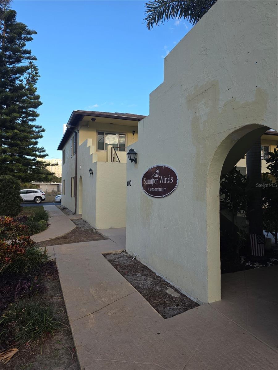 400 Oakridge Boulevard, FL