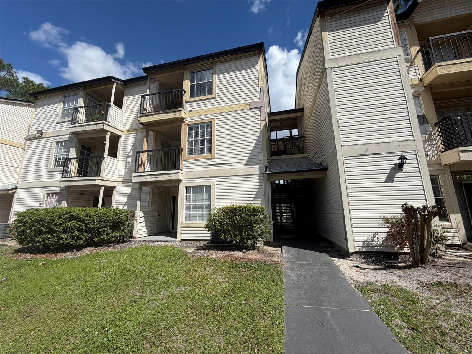 1940 Lake Atriums Circle, FL