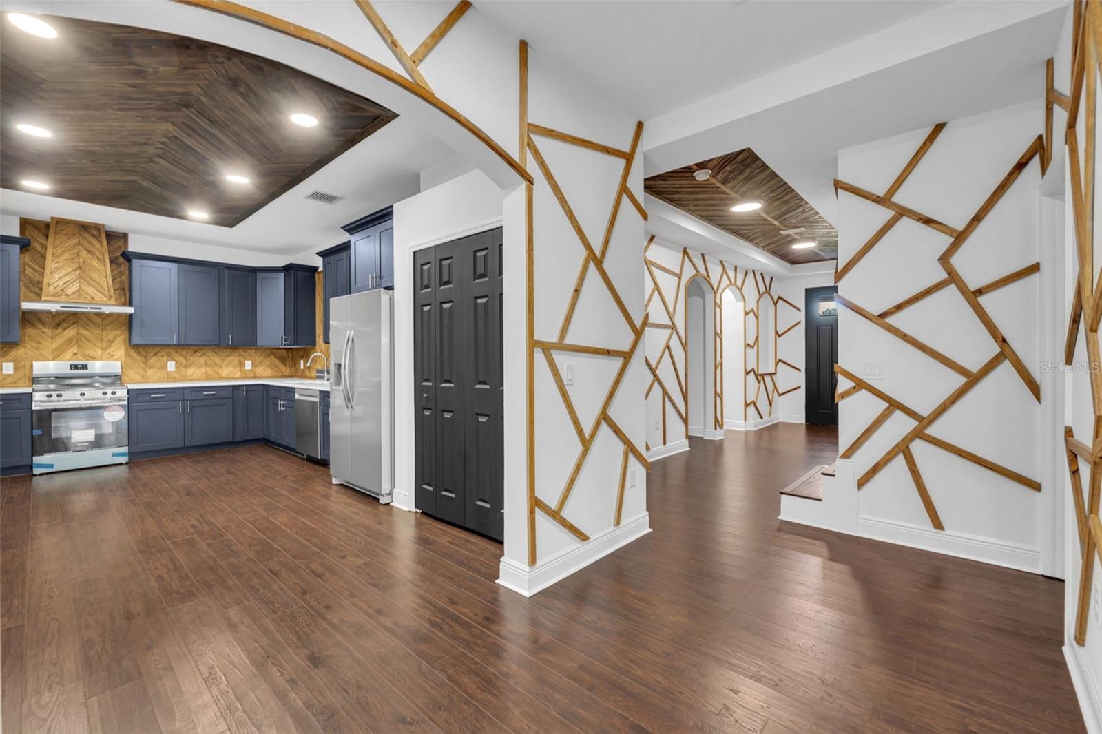 2436 Lakeview Heights, FL