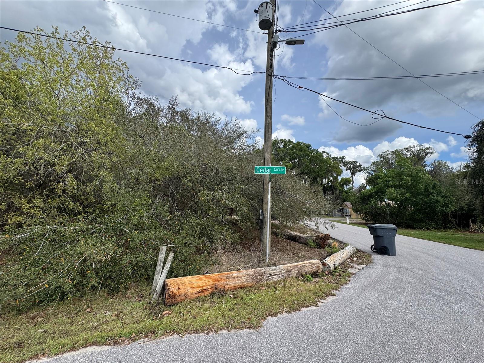 Cedar Cir, FL
