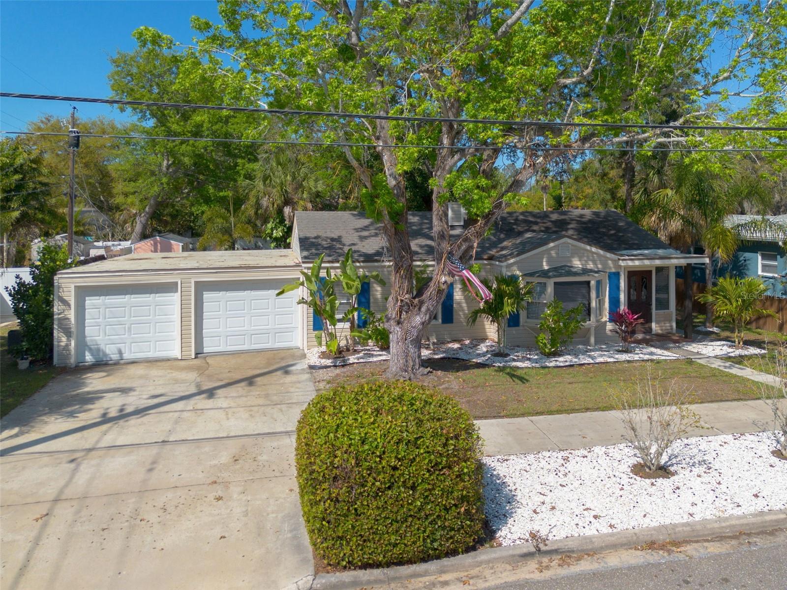 200 Broadway, FL