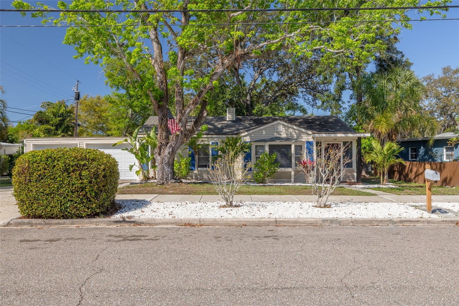 200 Broadway, FL