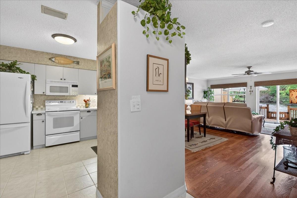 525 Lake Bridge Drive, FL