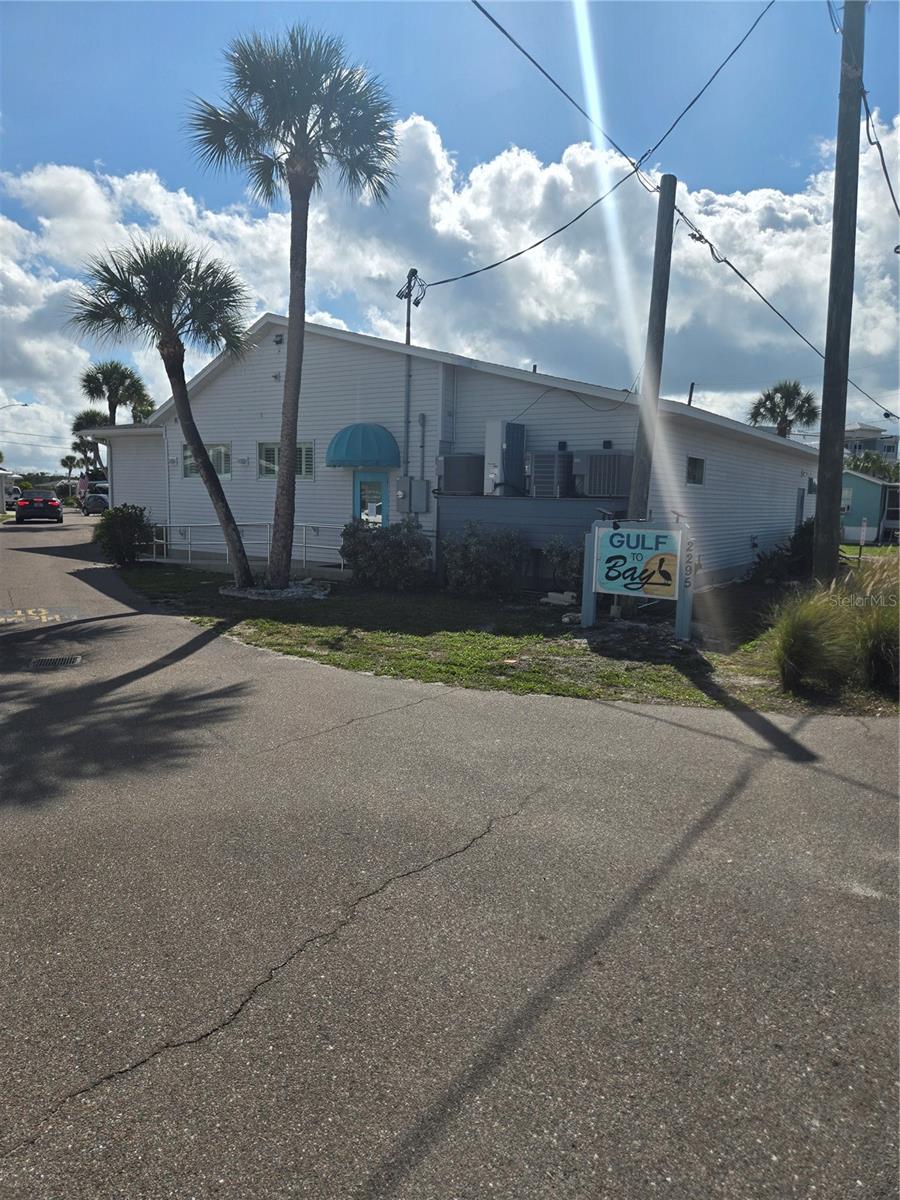 106 Aura Street, FL