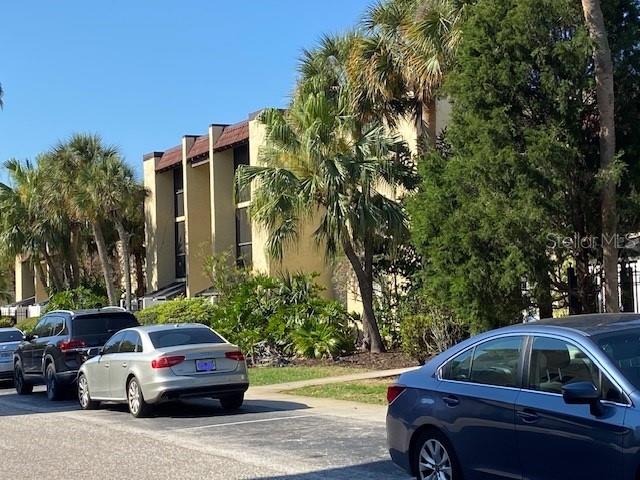 108 Alameda Court, FL