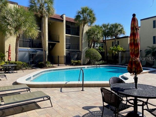 108 Alameda Court, FL