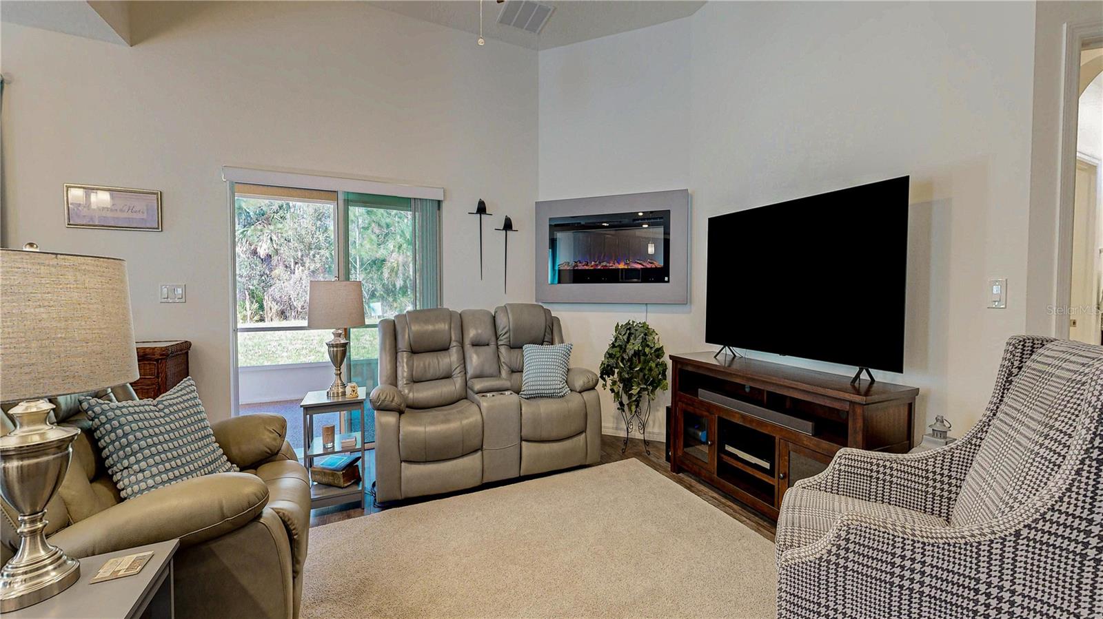 133 Park Place Circle, FL