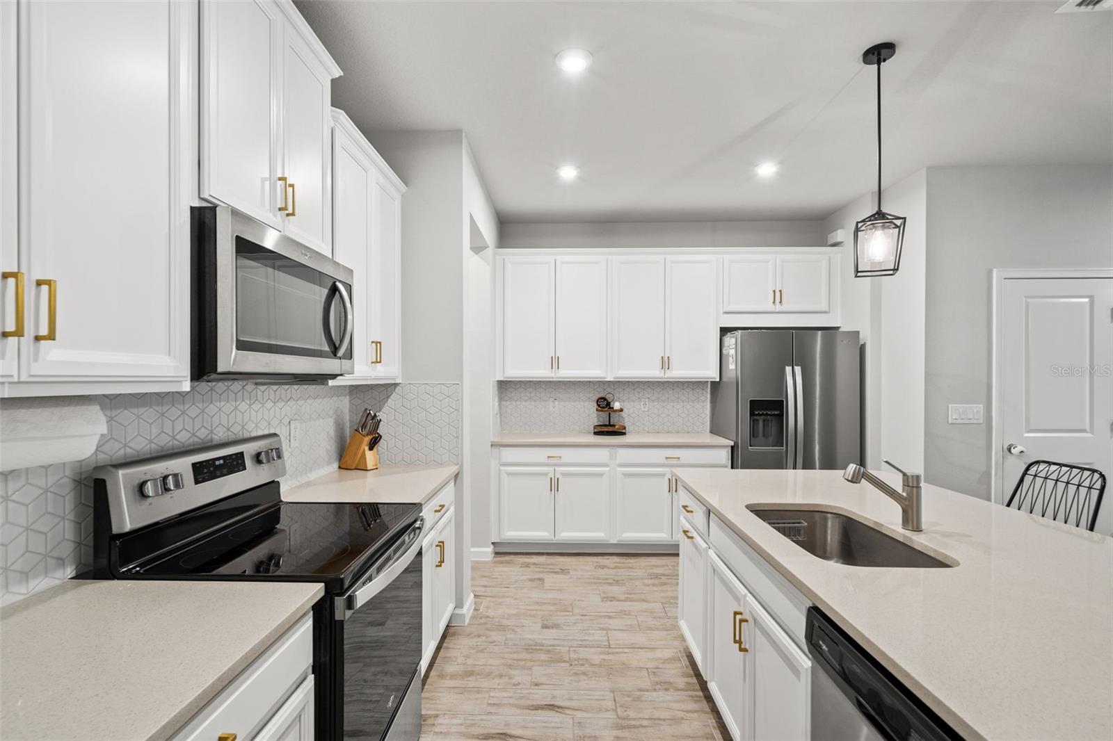 26008 Woven Wicker Bend, FL