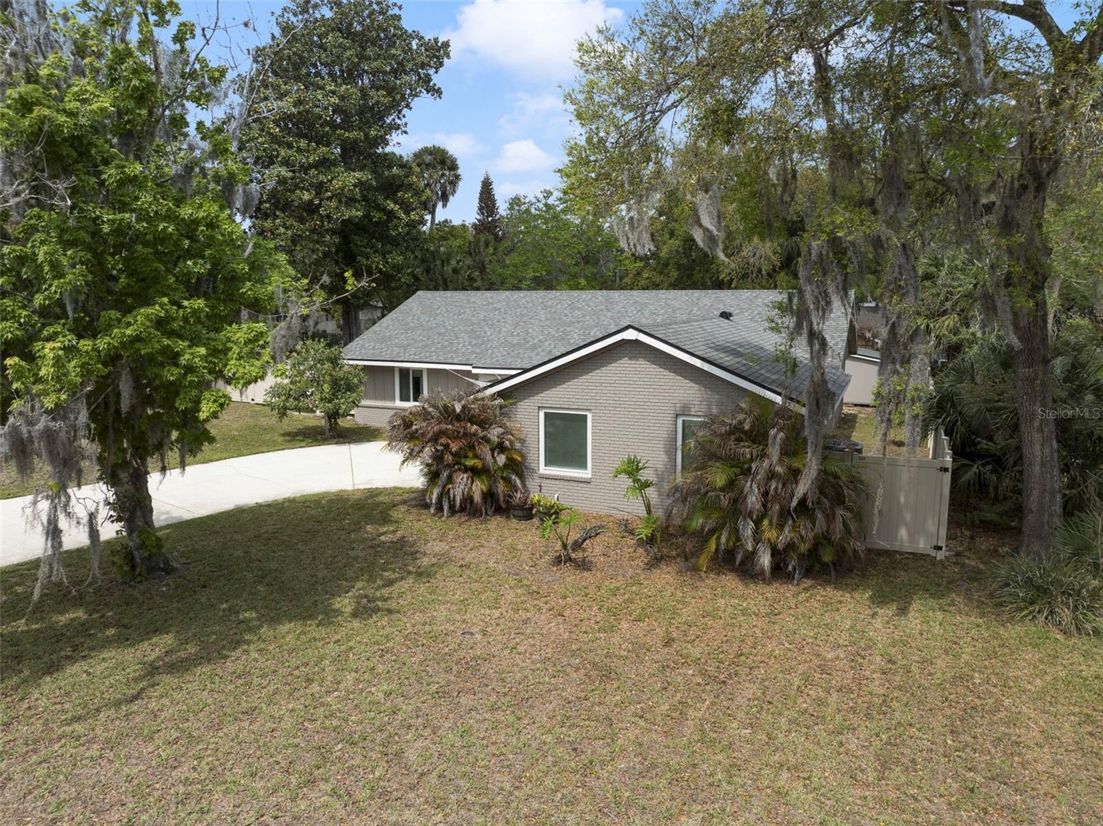 905 Willow Run, FL