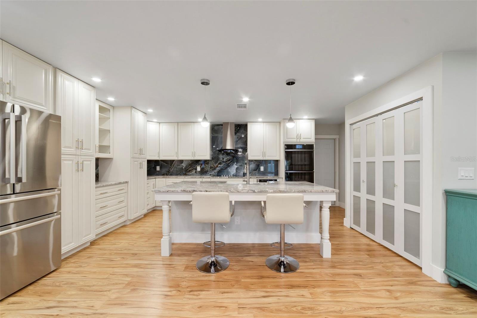 905 Willow Run, FL