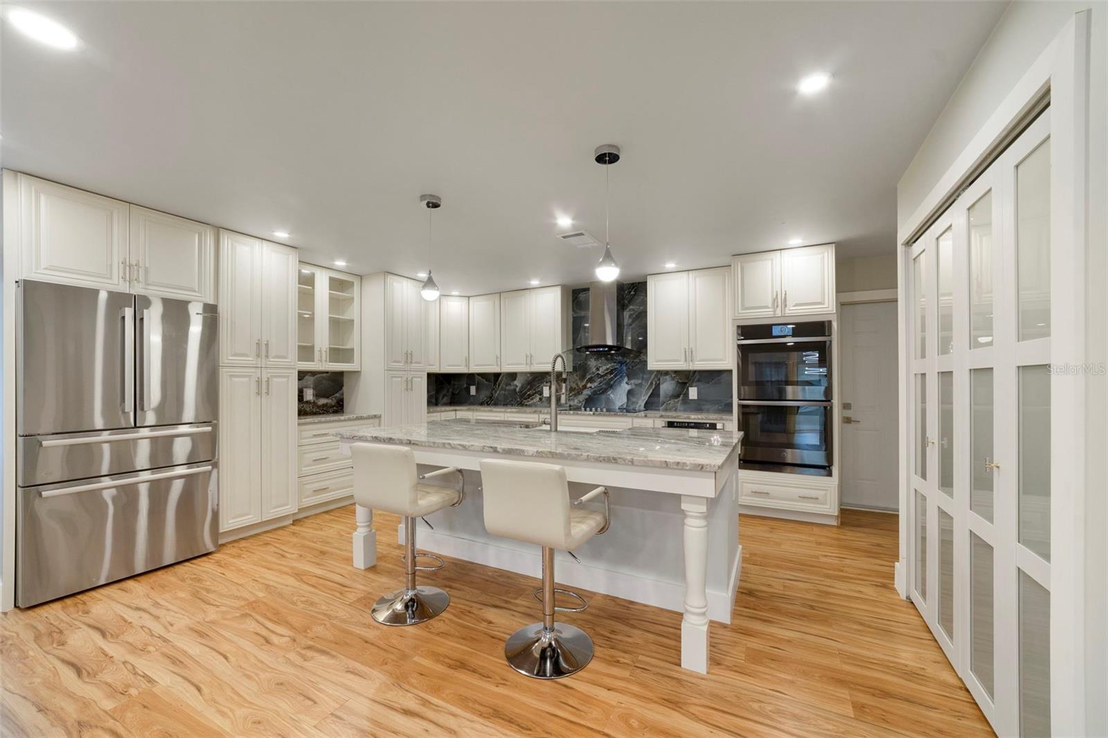 905 Willow Run, FL