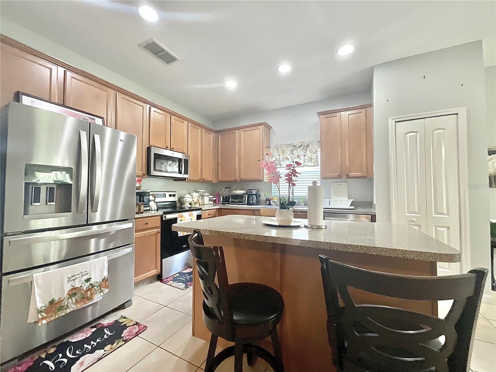 907 Hacienda Circle, FL