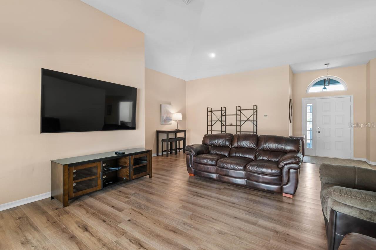 327 Caloosa Woods Lane, FL