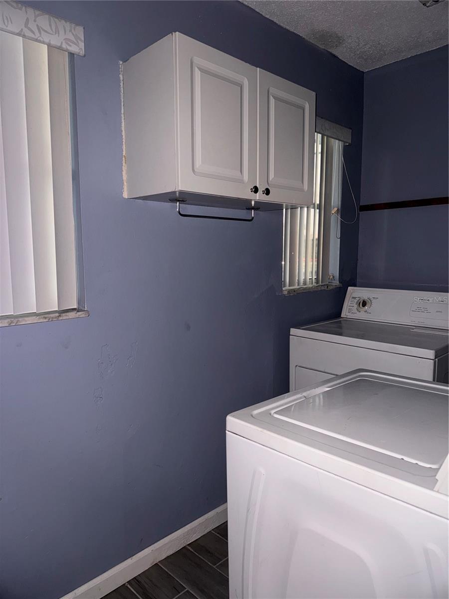 5084 Downing Street, FL